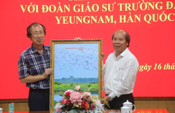 Ban Tuyên giáo Tỉnh ủy Long An tiếp và làm việc với Đoàn giáo sư Trường Đại học Yeungnam, Hàn Quốc