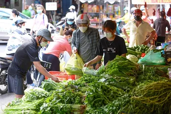 Thủy chung với chợ truyền thống