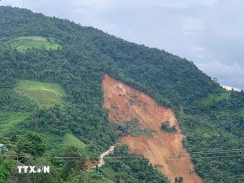 Lai Châu: Cấm đường trên Quốc lộ 4H do tiếp tục trượt sạt đất đá