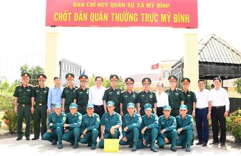 Quân khu 1 trao đổi kinh nghiệm xây dựng các mô hình điểm tại Long An