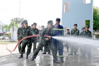 Bộ đội tập huấn công tác phòng cháy, chữa cháy