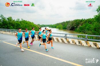 Vận động viên GreenUP Marathon 2024 hào hứng nhận BIB: Sẵn sàng chinh phục đường đua