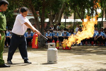 Tuyên truyền phòng cháy, chữa cháy cho gần 200 giáo viên, học sinh