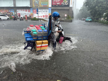 Thời tiết hôm nay 01/9: Cả nước mưa dông, một vài nơi nắng 'xíu xiu'