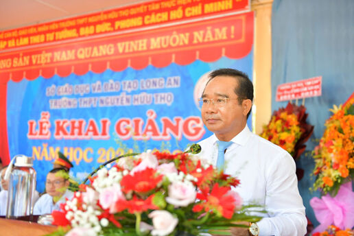 Bí thư Tỉnh ủy – Nguyễn Văn Được dự khai giảng năm học mới tại Trường THPT Nguyễn Hữu Thọ