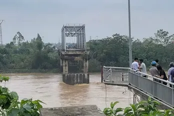 Sập cầu Phong Châu: Có người và phương tiện đang lưu thông khi cầu sập