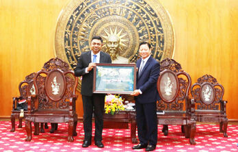 Vice Chairman of Long An Provincial People's Committee - Pham Tan Hoa receives Consulate General of India in Ho Chi Minh City