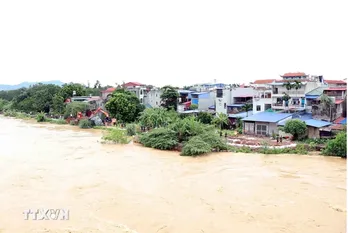 Vietnam, China unite to tackle Red River flooding after Typhoon Yagi