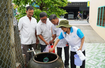 Cần Giuộc ra quân chiến dịch diệt lăng quăng phòng, chống bệnh sốt xuất huyết