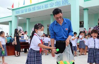 'Vui Trung thu - Trao yêu thương' tại huyện Tân Trụ