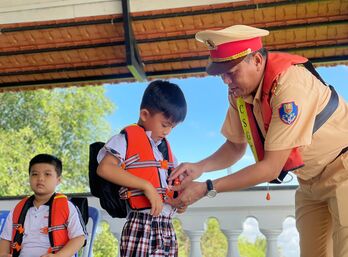 Kiên trì xây dựng văn hóa giao thông an toàn