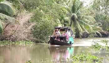 Sống với sông: Bài 2 Sướng, khổ cùng dòng sông