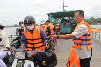 Bảo đảm an toàn các bến khách ngang sông