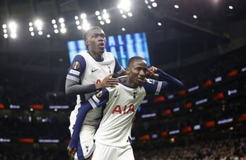 Tin tức thể thao sáng 27/9: Tottenham đại thắng ở Europa League dù mất người từ đầu trận