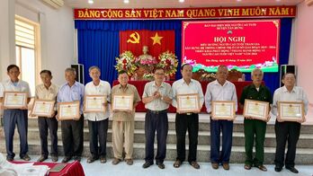 Tân Hưng biểu dương người cao tuổi tham gia xây dựng hệ thống chính trị ở cơ sở