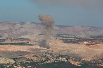 Quân đội Mỹ tiến hành không kích nhiều nơi ẩn náu của IS tại Syria