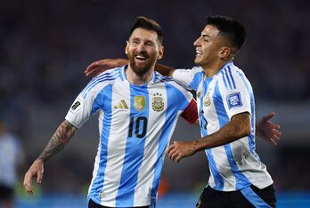 Messi lập hat-trick giúp Argentina đè bẹp Bolivia