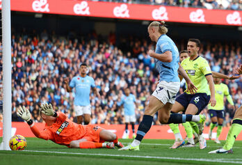 Haaland 'nổ súng', Man City nối dài mạch bất bại