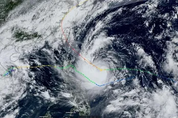 Philippines: Kong-rey intensifies into super typhoon