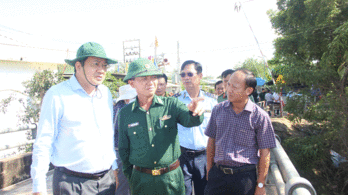 Phó Chủ tịch UBND tỉnh - Nguyễn Minh Lâm khảo sát tình hình buôn lậu trên tuyến biên giới