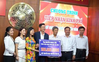 Tân Trụ: Tiếp nhận kinh phí ủng hộ Quỹ Khuyến học Nguyễn Văn Bộ