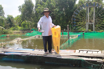 Nông dân thi đua sản xuất, kinh doanh giỏi