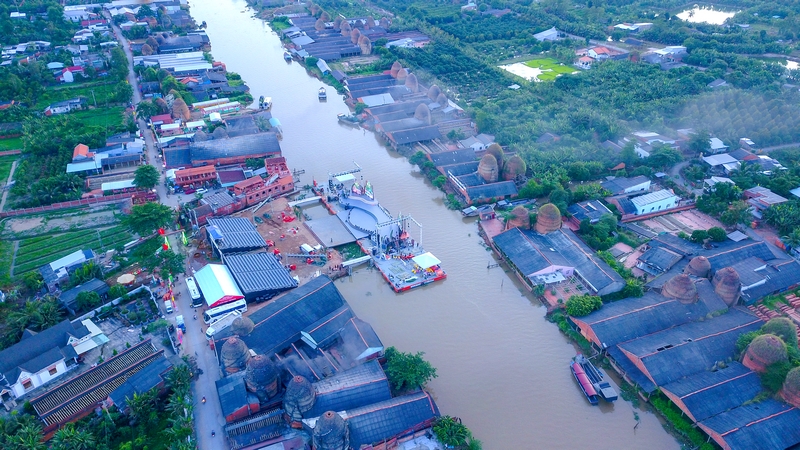 Làng nghề gạch gốm sẵn sàng cho ngày khai mạc.