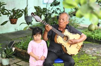 Nghệ nhân ưu tú Út Bù - Vang danh tiếng đờn guitar tay trái