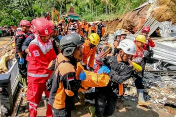 Indonesia: Lở đất khiến bốn người thiệt mạng, núi lửa Lewotobi phun trào trở lại