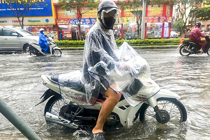 Thời tiết hôm nay 21-11: Hai miền Nam - Bắc ngày nắng, miền Trung mưa lớn - Ảnh 1.