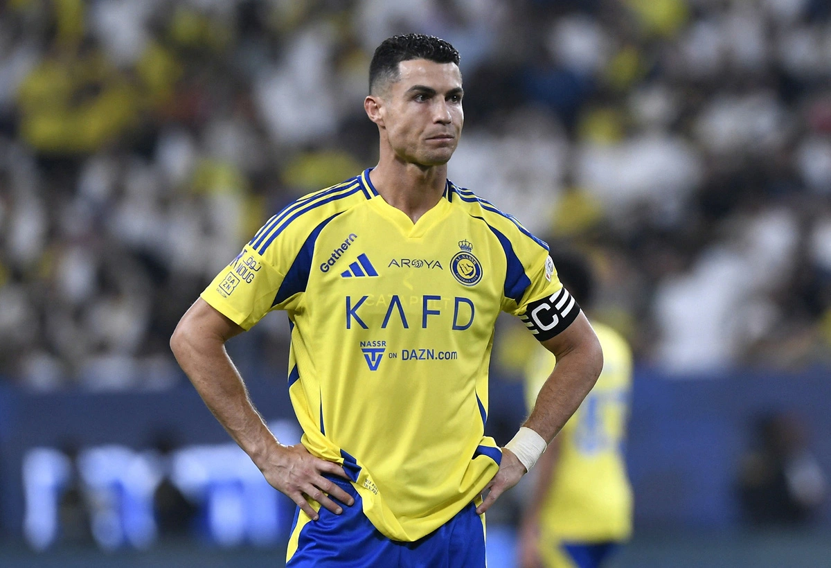 Sự thất vọng của Ronaldo trong trận thua của Al Nassr - Ảnh: REUTERS