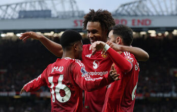 Man United đè bẹp Everton 4-0 trên sân nhà Old Trafford