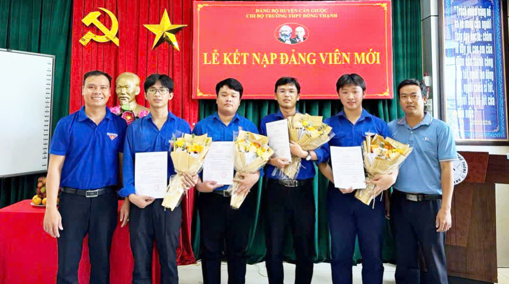 Toàn Đảng bộ tỉnh kết nạp hơn 1.700 đảng viên