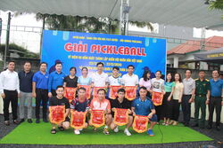 Sôi nổi giải Pickleball