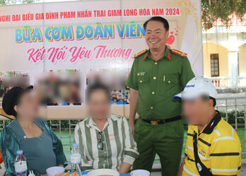 Ấm áp bữa cơm đoàn viên