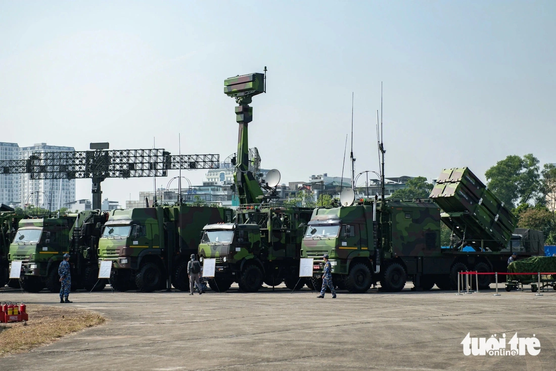 Tổ hợp tên lửa đất đối hải của Việt Nam nghiên cứu, sản xuất. Các thành phần của tổ hợp Trường Sơn được đặt trên khung gầm xe việt dã có khả năng cơ động cao trên mọi địa hình - Ảnh: NAM TRẦN