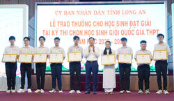 Long An khen thưởng thêm tối đa 35 triệu đồng cho học sinh đoạt giải trong kỳ thi quốc tế