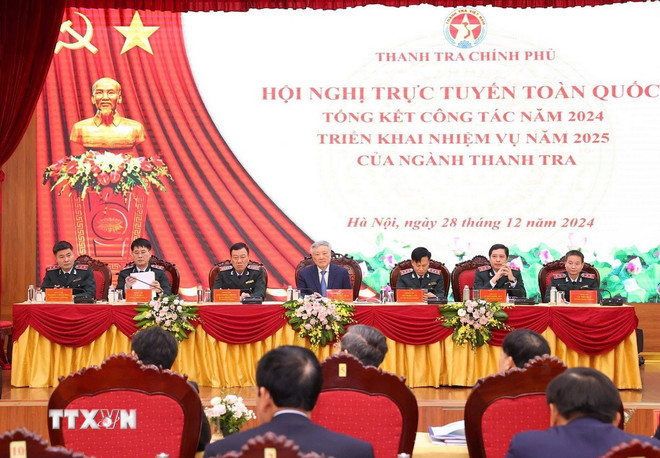 Các đại biểu chủ trì hội nghị. (Ảnh: Văn Điệp/TTXVN)