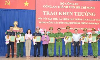 Phòng Cảnh sát điều tra tội phạm về ma túy, Công an tỉnh Long An được Công an TP.HCM khen thưởng 20 triệu đồng