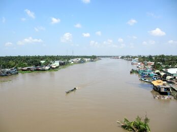 Người lái đò, bến nước, dòng sông 'chảy' vào văn chương