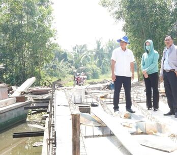 Bí thư Huyện ủy Tân Trụ kiểm tra tiến độ các công trình