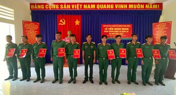 Vĩnh Hưng tiễn quân nhân hoàn thành nghĩa vụ quân sự