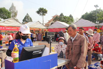 Quà xuân đến với người nghèo