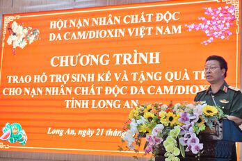 Hỗ trợ sinh kế và tặng quà tết cho nạn nhân chất độc da cam