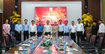 Chairman of Provincial People's Committee - Nguyen Van Ut visits businesses in Duc Hoa, Ben Luc and Can Giuoc districts