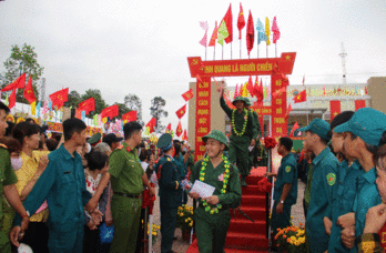 Cần Đước: 233 thanh niên lên đường nhập ngũ