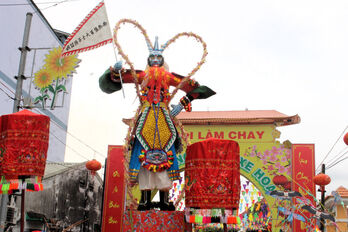 Inviting Mr. Tieu and wandering souls rituals at 2025 Lam Chay Festival