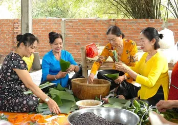 Độc đáo lấy lá cây để 'giao dịch' hàng hóa tại phiên chợ lá ở Tây Ninh