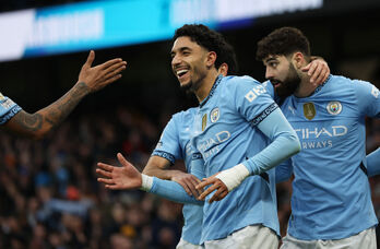 Tân binh lập hat-trick, Man City thắng đậm Newcastle