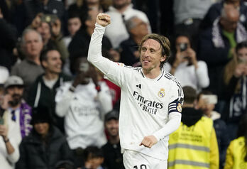 Tin tức thể thao sáng 24/02: 'Siêu phẩm' của Modric giúp Real Madrid bám đuổi Barca